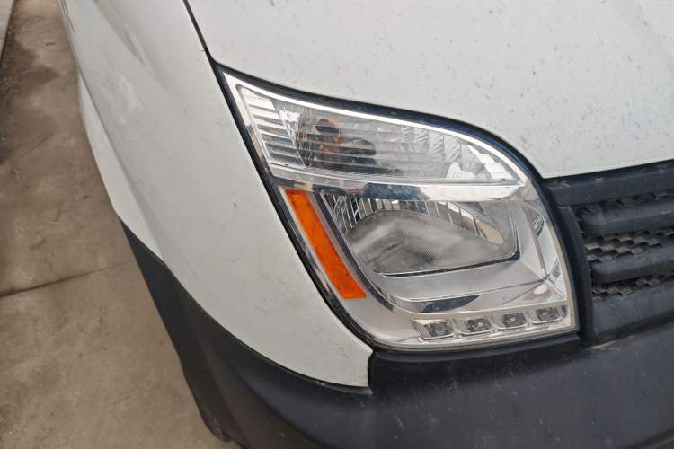 Used SAIC MAXUS Xintu V80 2019 2.5T Classic AMT Aoyuntong Short Wheelbase Mid-Roof 5/6-Seater