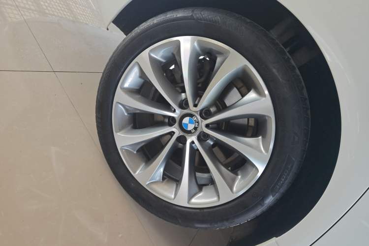 Used BMW 5 Series 2017 528Li Leading Model
