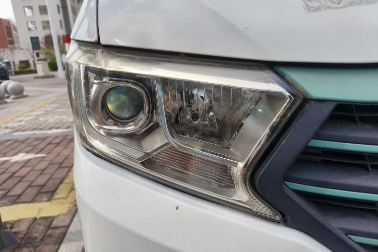 Used CHANGAN KUAYUE Xing V7 EV 2022 Standard Model 240 km Right Front Headlight