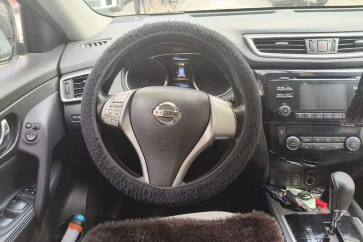 Used Nissan X-Trail 2015 2.0L CVT Comfort MAX Edition 2WD Steering Wheel
