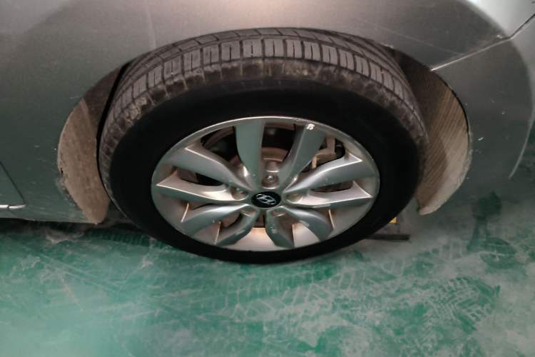 Used Hyundai Elantra (5th Generation / Langdong) 2015 1.6L Manual Leading Model
