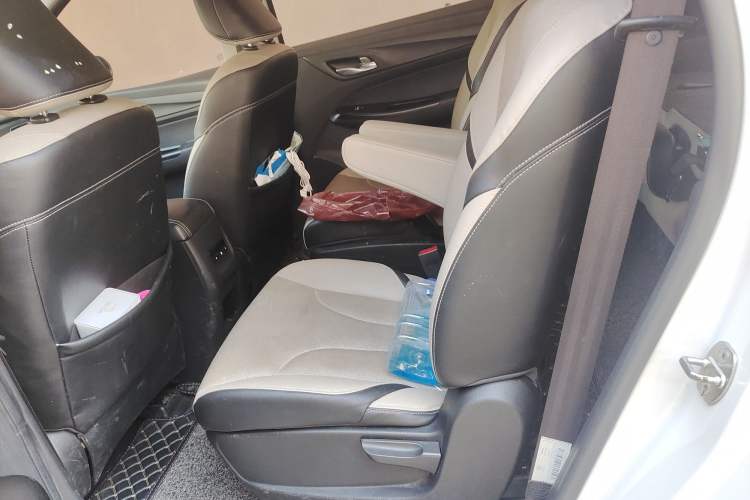 Used Baojun 730 2017 1.5T Manual Style 7 Seats China V