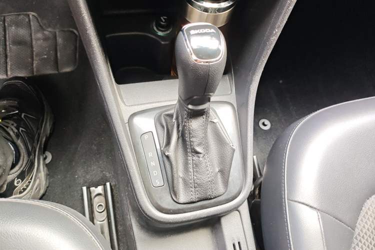 Used Skoda Rapid Spaceback 2014 1.6L Automatic Enjoyment Edition Gear Lever