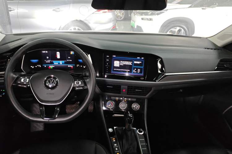 Used Volkswagen Sagitar 2021 280TSI DSG Comfort Connect Edition Center Console