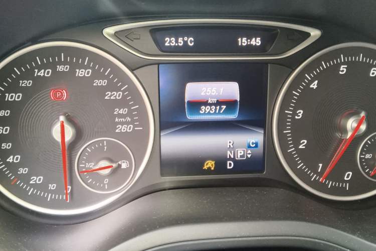 Used Mercedes-Benz B-Class 2015 B 200 Sport Edition Odometer Close Up