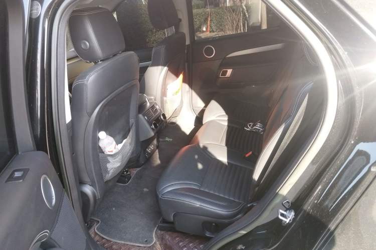 Used Land Rover Discovery 2023 Revised Version 360 PS R-Dynamic S