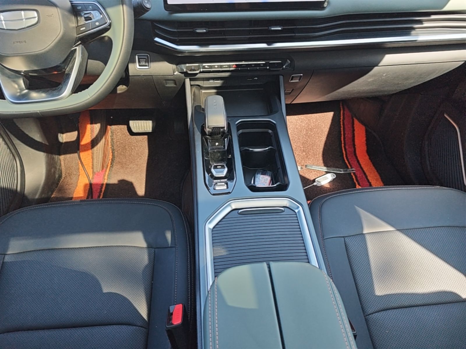 Geely Auto Haoyue L 2024 2.0T DCT Prestige Version — снимка 18