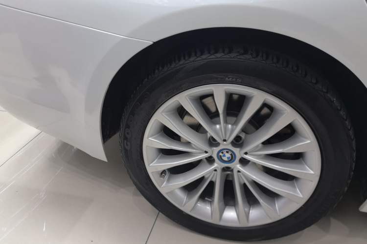 Used BMW 5 Series New Energy 2019 530Le Luxury Package Right Rear Wheel Hub