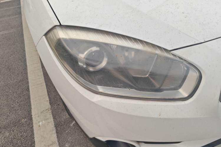 Used Brilliance V5 2014 1.5T Automatic Two-Wheel Drive Sport Model Right Front Headlight