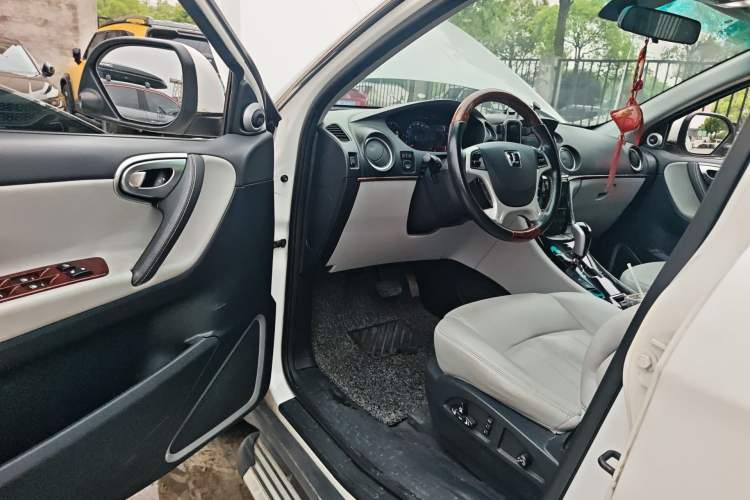 Used Luxgen Great 7 SUV 2015 2.2T Two-Wheel-Drive ZhiZun Version Driver Seat