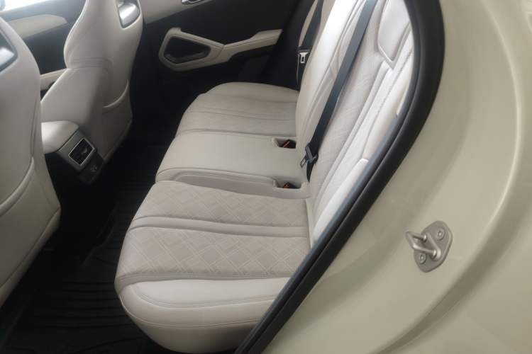 Used BYD Yuan UP 2025 Intelligent Driving Version 401 km Beyond-Range Edition