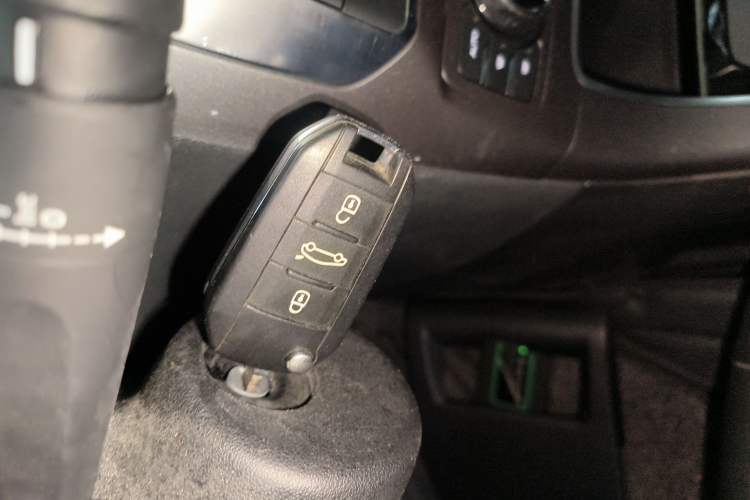 Used Citroen C4 Sega 2016 1.6L Automatic Luxury Model Interior 1