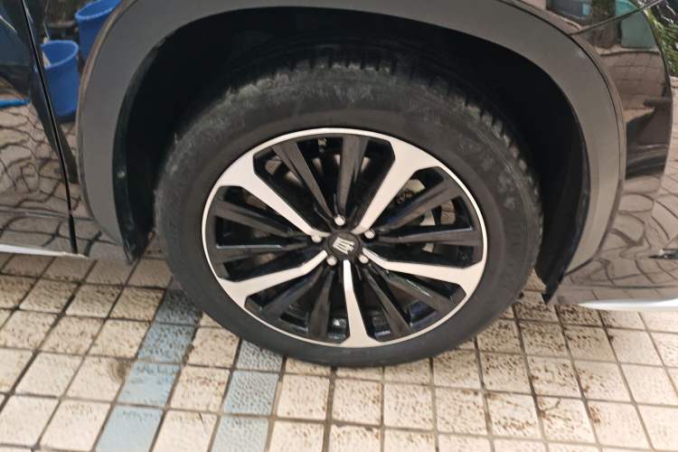 Used Toyota Crown Kluger 2021 2.5L HEV Four-Wheel Drive Luxury Edition Right Front Wheel Hub