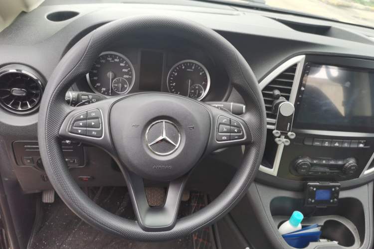 Used Mercedes-Benz Vito 2021 2.0T Elite Version 7 Seats Steering Wheel