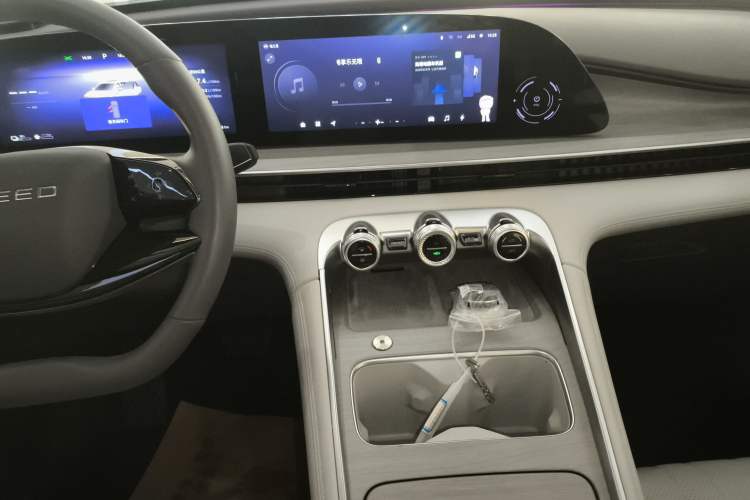 Used EXEED Stellar C-DM 2025 200 with Ultra-Long Range Pro All-Wheel Drive