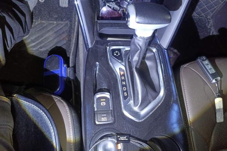 Used GAC Trumpchi GS4 2017 235T Automatic Two-Wheel Drive Luxury Smart Connectivity Version Gear Lever