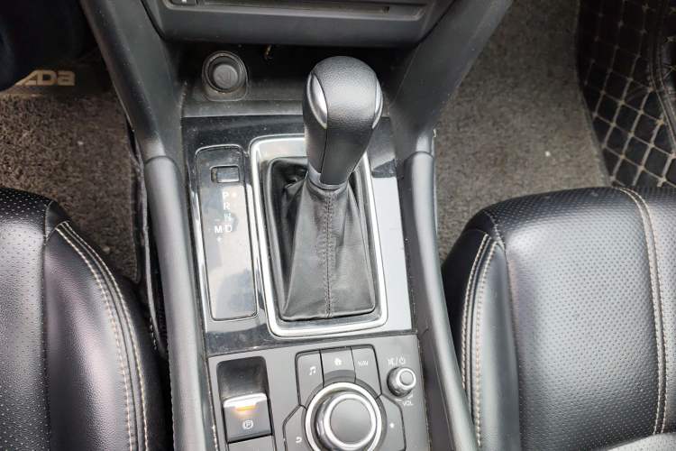 Used Mazda 3 Axela 2017 Sedan 1.5L Automatic Luxury Model Emission Standard China V
