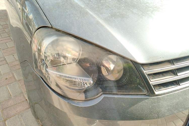 Used Volkswagen Polo 2011 Jingqu 1.6L Manual - Real Cool Edition