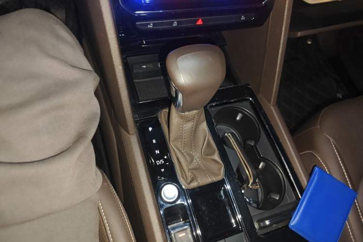 Used Volkswagen Viloran 2020 330TSI Luxury Edition Gear Lever