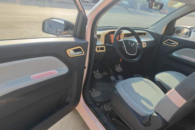 Used Wuling Hongguang MINIEV 2021 Macaron Premium Model – Lithium Iron Phosphate Driver Seat