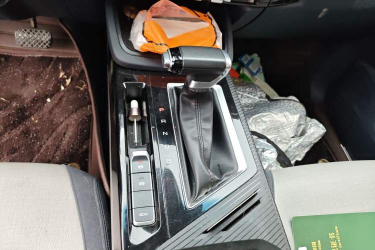 Used Baojun RM-5 2019 1.5T CVT 24-Hour Online Prestige Version 6 Seats Gear Lever