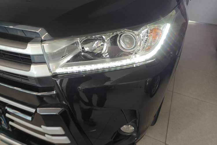 Used Toyota Highlander 2018 2.0T Two-Wheel Drive Luxury Edition 7 Seats China VI Standard
