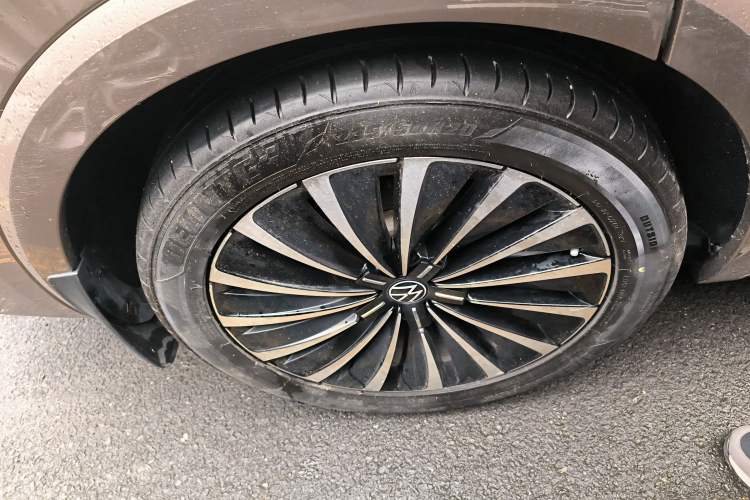 Used Volkswagen Viloran 2020 380TSI Prestige Edition Right Rear Wheel Hub