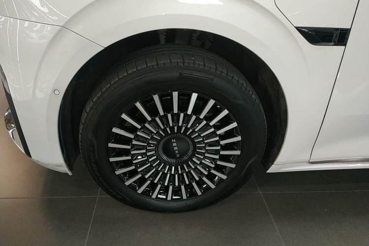 Used Zeekr 009 2024 Six-Seat Executive Version 4WD 108 kWh