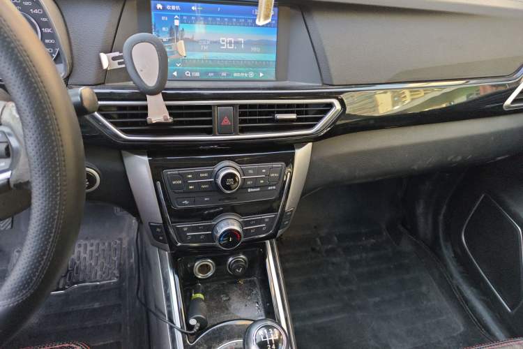 Used Zotye Domy X5 2015 1.5T Manual Luxury Model China V Standard
