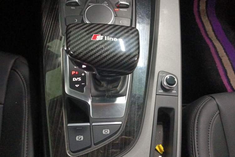 Used Audi A4L 2017 Plus 40 TFSI Ambition Model Gear Lever