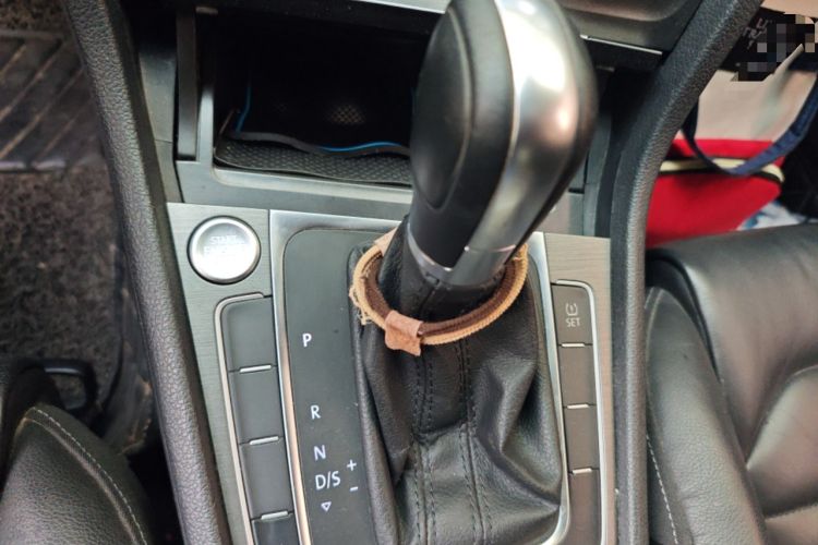 Used Volkswagen Golf 2014 1.4TSI Automatic Luxury Model Gear Lever