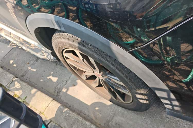 Used Roewe RX5 2016 30T Two-Wheel Drive Automatic Internet Smart Edition Right Front Wheel Hub