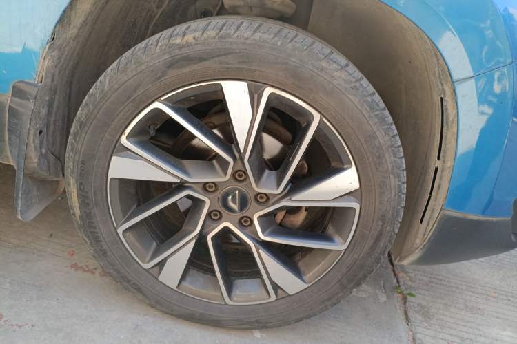Used Jetta VS7 2020 1.4T Automatic Glory Edition Right Front Wheel Hub