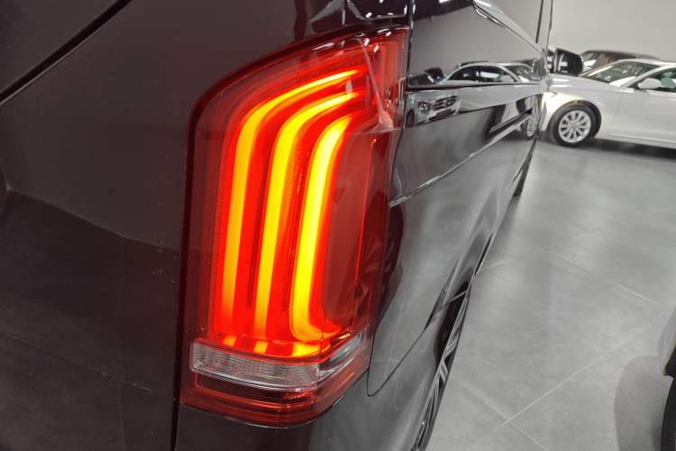 Used Mercedes-Benz V-Class 2021 V 260 L Long-wheelbase Luxury Edition