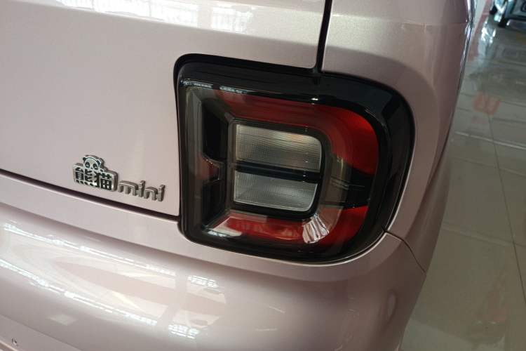 Used Geely Galaxy Panda 2025 210 km – Yuanqi Bear Right Rear Taillight