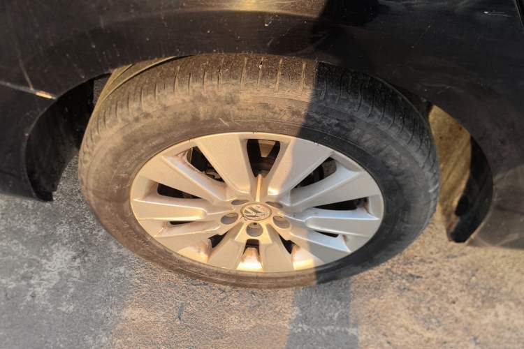 Used Volkswagen Lavida 2013 Restyled Classic 1.6L Manual Comfort Edition Right Rear Wheel Hub