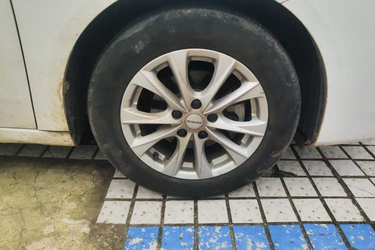 Used Roewe i5 2023 1.5L Manual Comfort Edition Right Front Wheel Hub