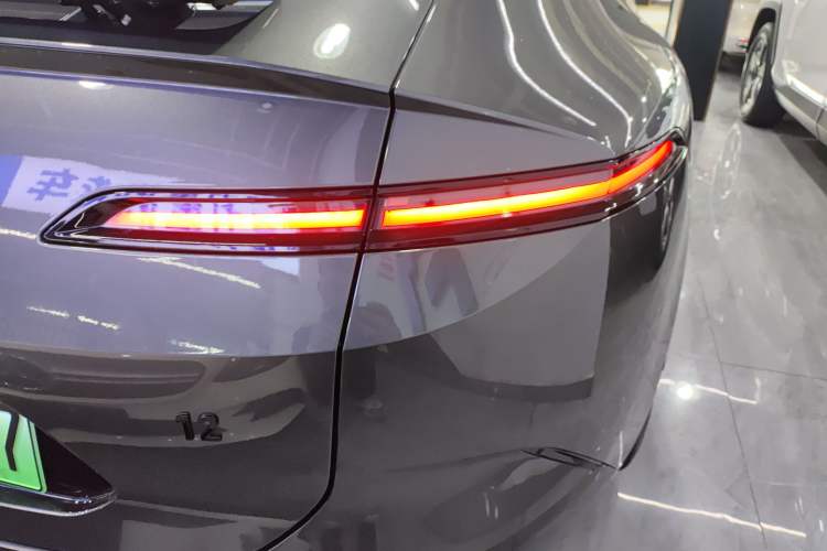 Used Avatr 12 2025 Updated Ultra All-Electric Four-Wheel Drive Exterior 3