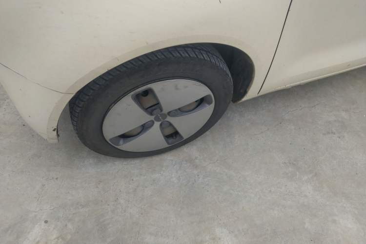 Used ORA Black Cat 2019 351 km Fun Edition Left Front Wheel Hub