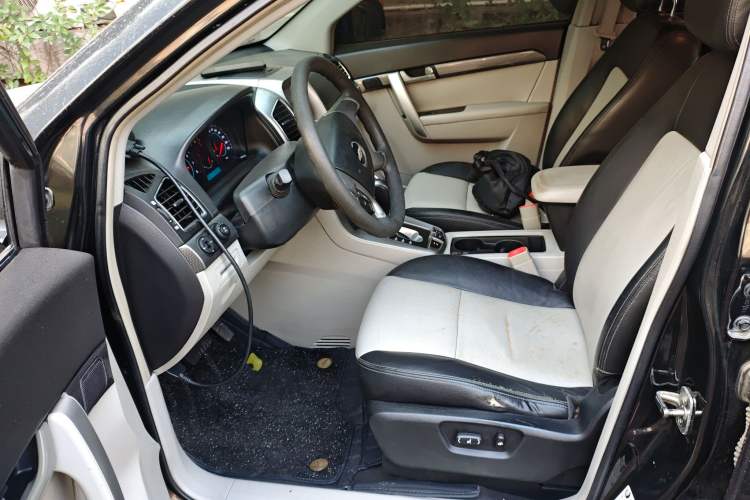 Used Chevrolet Captiva 2012 2.4L 4x4 Luxury Edition 5 Seats
