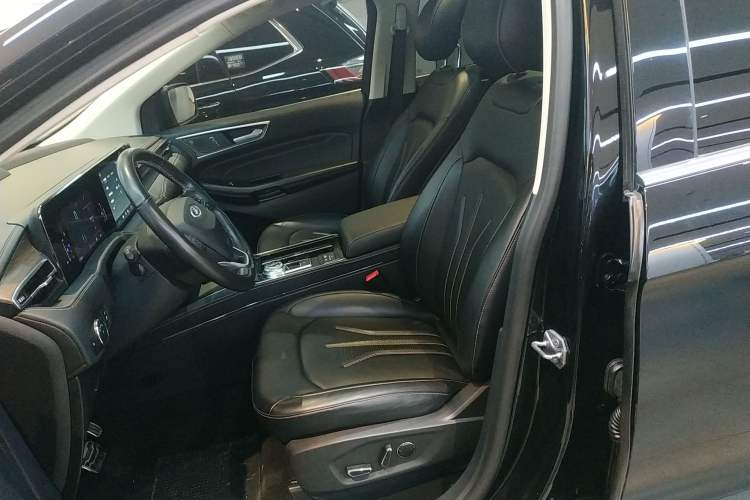 Used Ford Edge 2021 PLUS EcoBoost 245 Two-Wheel-Drive Titanium 7-Seater Left Front Seat