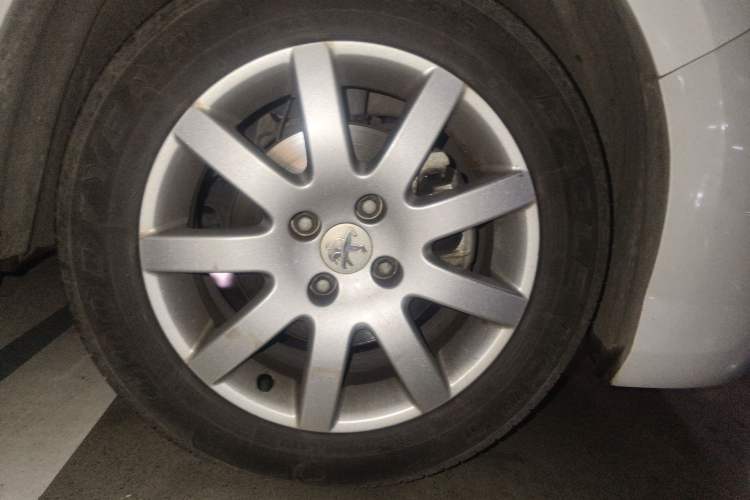 Used Peugeot 308 2014 Enjoyment Edition Classic 1.6L Automatic Fashion Model Right Front Wheel Hub