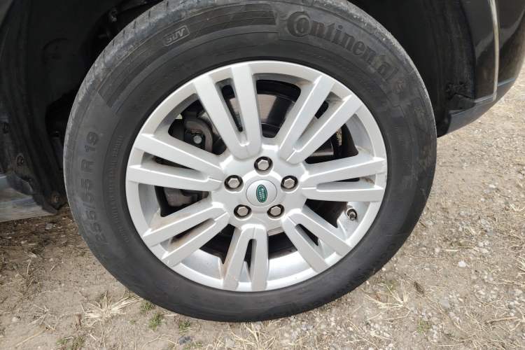 Used Land Rover Discovery 2010 3.0 TDV6 HSE Diesel Edition Right Front Wheel Hub