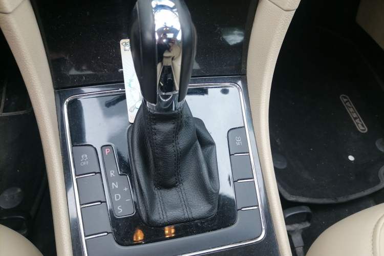 Used Volkswagen Passat 2014 1.8TSI DSG Prestige Edition Gear Lever