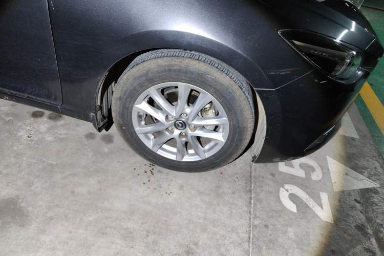 Used Mazda 3 Axela 2017 Sedan 1.5L Automatic Luxury Model China VI Standard