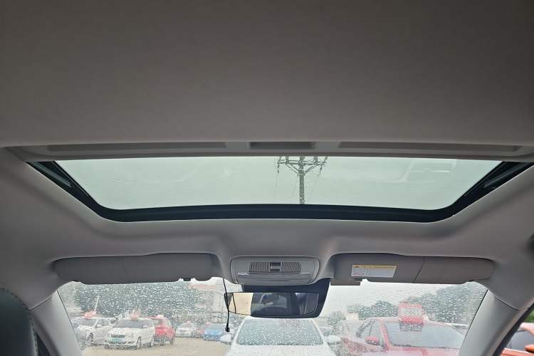 Used Roewe i6 MAX 2020 300TGI Automatic "Swell Cool Smart Drive" Edition
