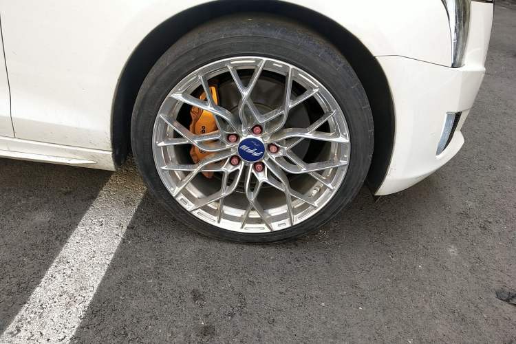 Used Cadillac ATS-L 2017 28T Fashion Edition Right Front Wheel Hub