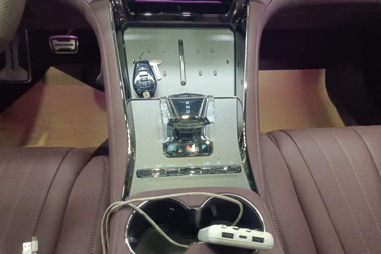 Used Denza Z9GT 2024 1100 Four-Wheel Drive Max Edition Gear Lever