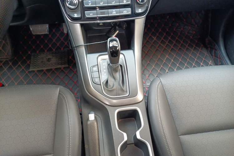 Used Hyundai ix35 2018 2.0L Automatic 2WD Zhiyong·Changxiang Edition Gear Lever