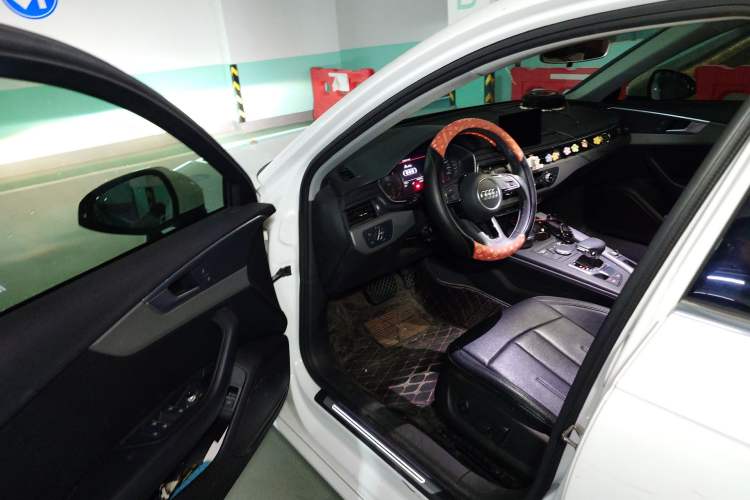 Used Audi A4L 2018 30th Anniversary Edition 30 TFSI Ambition Model
